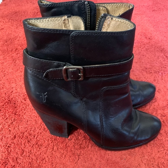 Frye Pattie Black Leather Belt Riding Booties size 8.5 - Picture 4 of 8